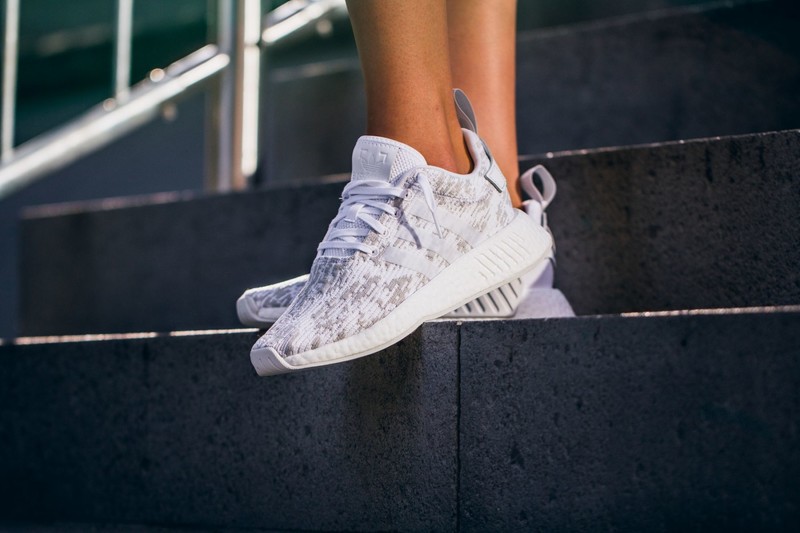 Adidas nmd womens r2 best sale